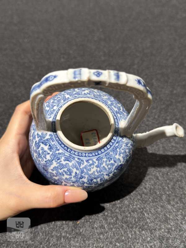 清康熙 青花缠枝花卉纹提梁壶 - 图7